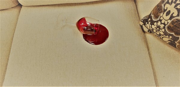 Comment enlever une tache de vin sur un tissu sans détériorer sa couleur ?