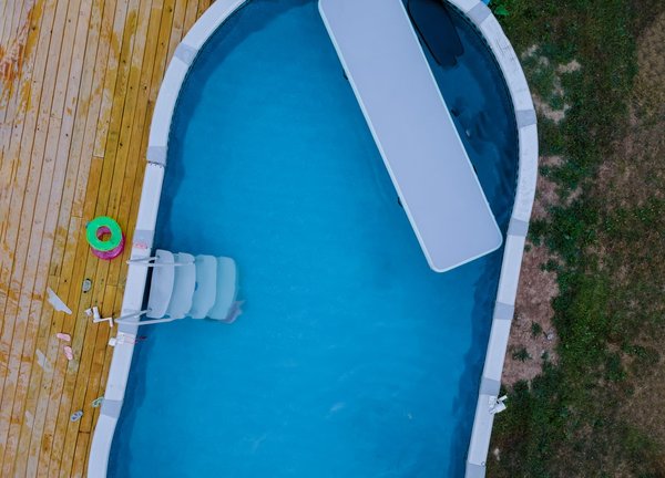 Pourquoi faire appel à un professionnel pour installer la piscine monocoque ?